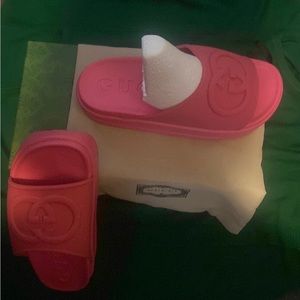 *NEVER WORN* pink rubber slides